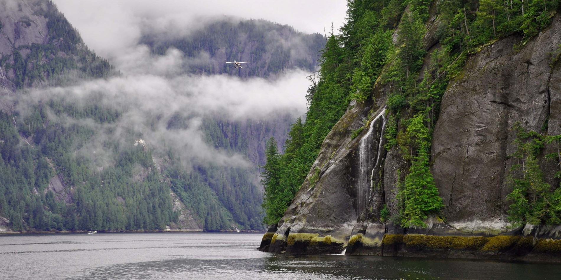 Erkunden Sie die geheimnisvolle Schönheit des Fjords.