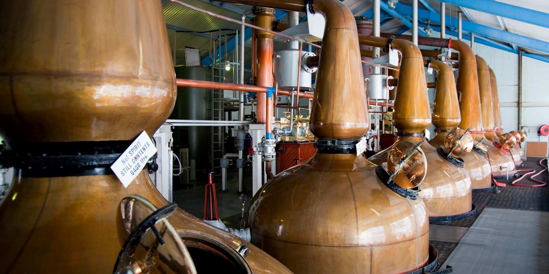 Besuchen Sie Whisky-Distillerien auf Islay.