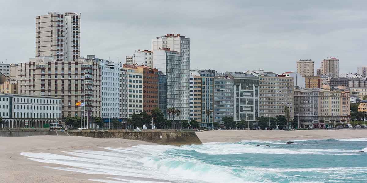 Strand in La Coruña, Spanien