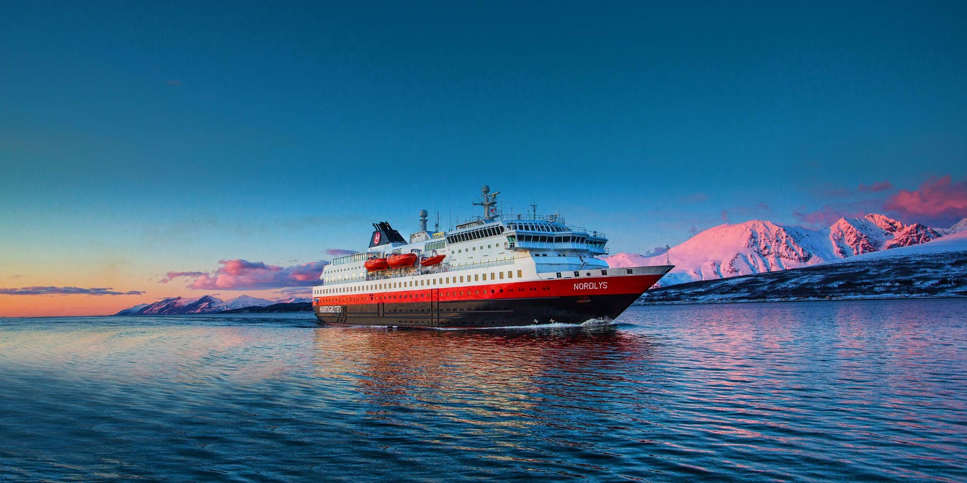 Heute, mehr als 120 Jahre später - befördern wir immer noch Fracht und Passagier entlang der norwegischen Küste