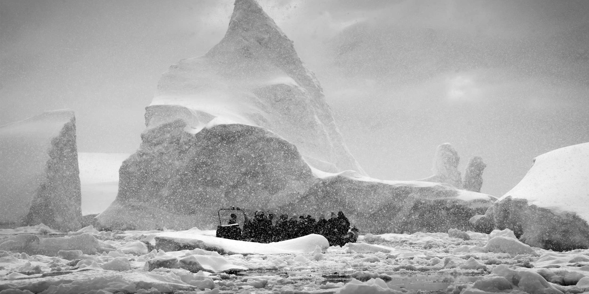 Kreuzfahrt durch die Eisberge in der Antarktis