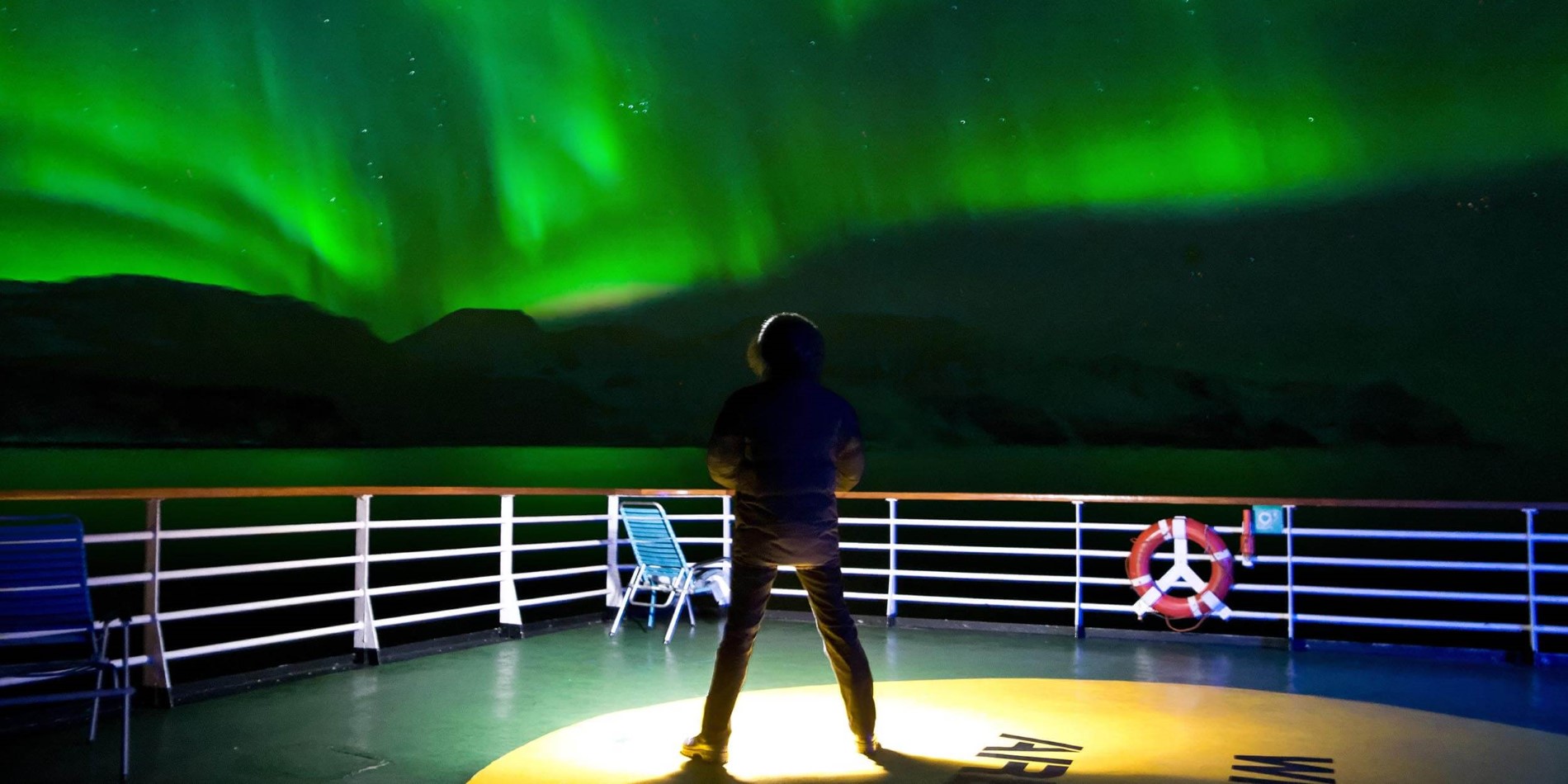 Eine spektakuläre Northern Lights Show vom Hurtigruten Deck