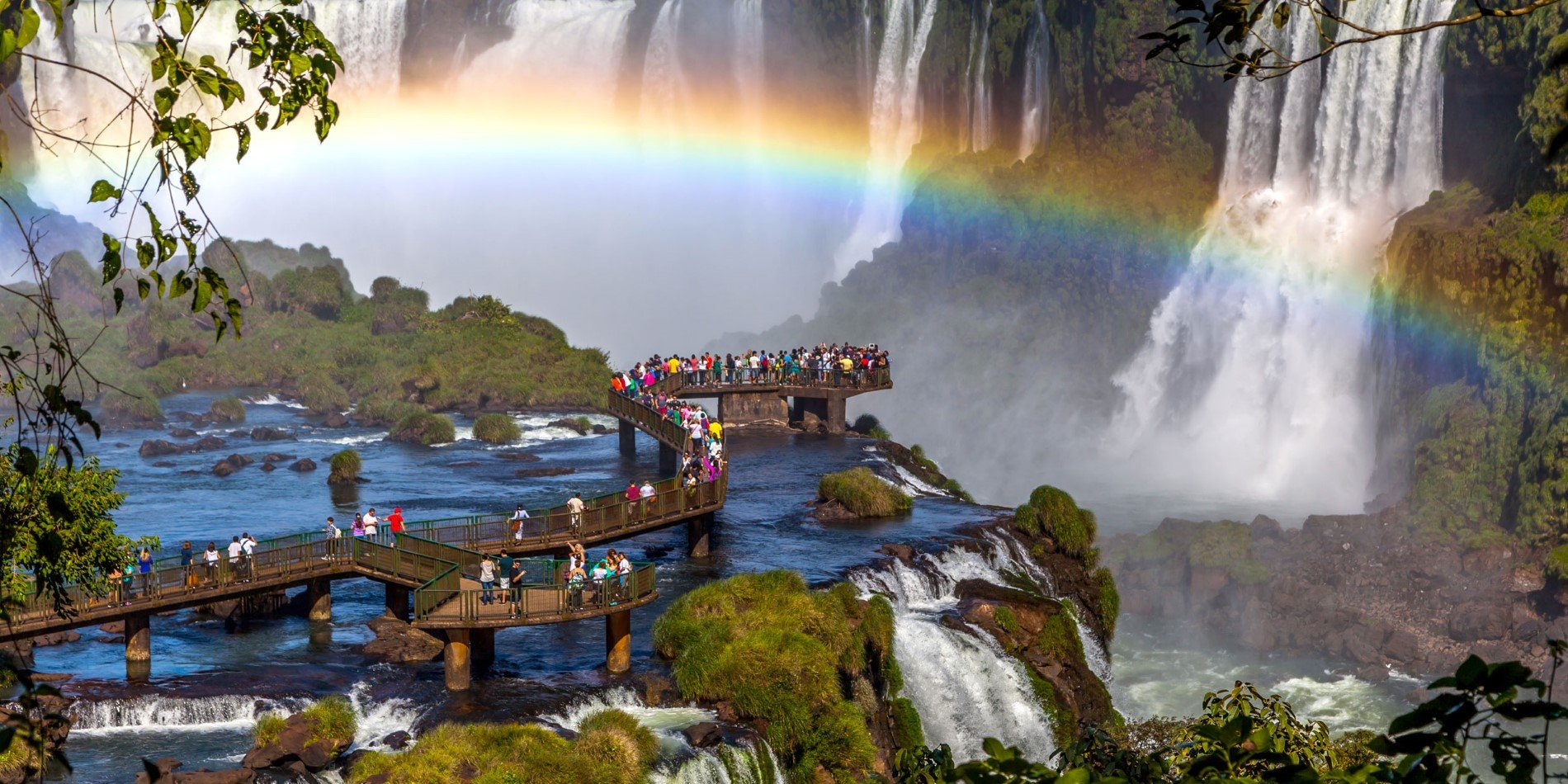 2500x1250_┬®Aleksei-Sarkisov_Shutterstock_Iguazu-falls_Walk-to-the-edge-of-The-devils-throuth.jpg